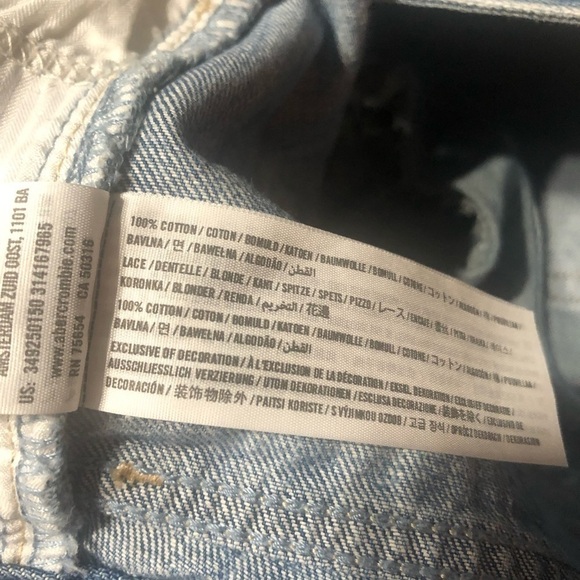 HOLLISTER Low Rise Crochet Jean Shorts - Picture 5 of 5